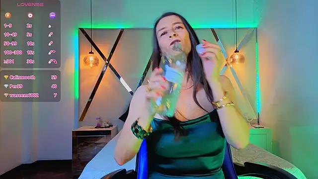 LeanaMaturex live sex cam