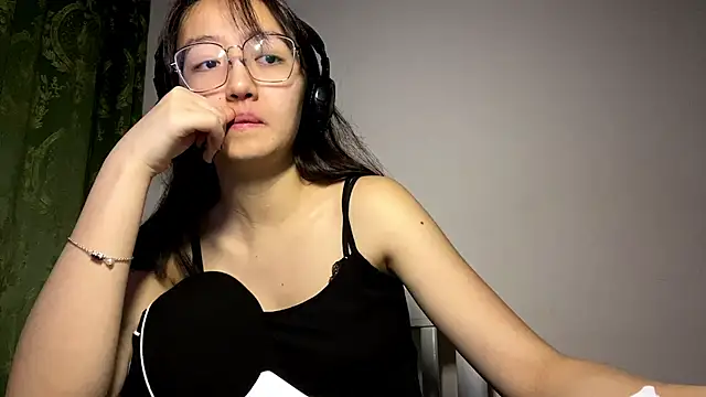 LinaClous's cam snapshot