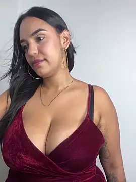 Sara-77 live sex cam