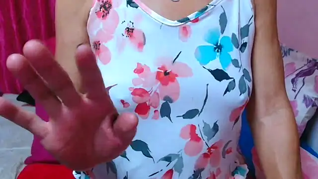 SLUTTYROXY live sex cam