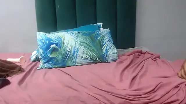 ChubbyBitch02's cam snapshot