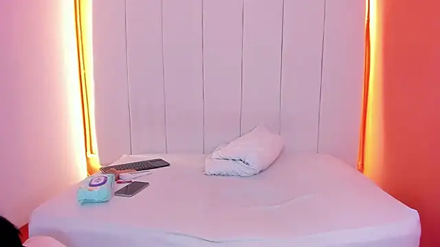 Sunny_OS live sex cam