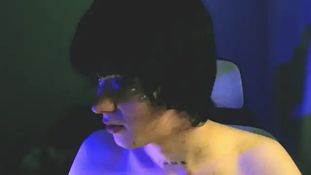 LeonBoykisser live sex cam