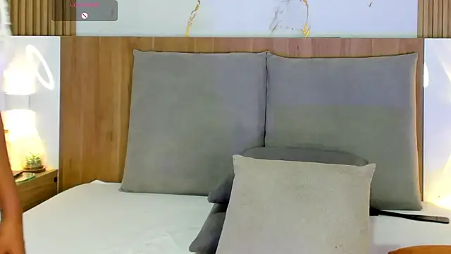 Zhara_Lenoire's cam snapshot