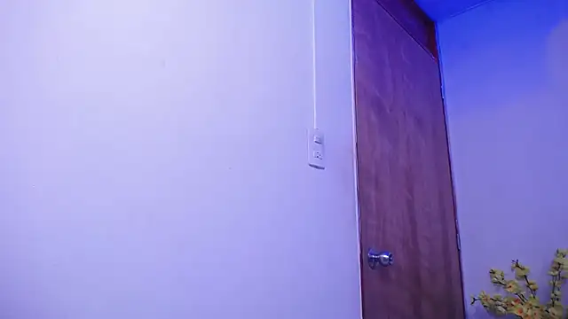 Nicol_Love0's cam snapshot