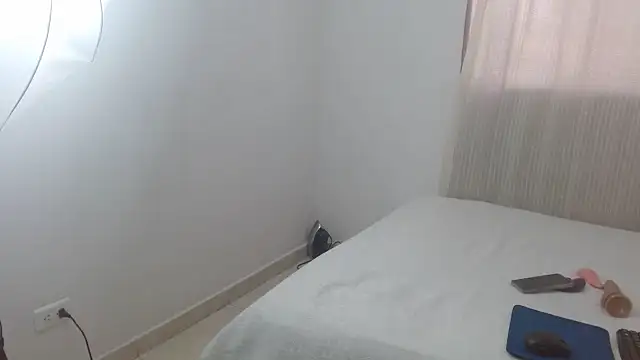 lolascarlett's cam snapshot