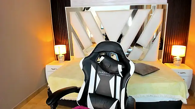 Linda4Petite's cam snapshot