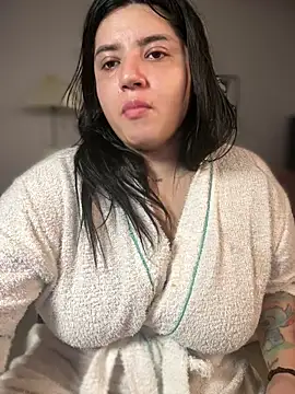 horny_roomiess's cam snapshot