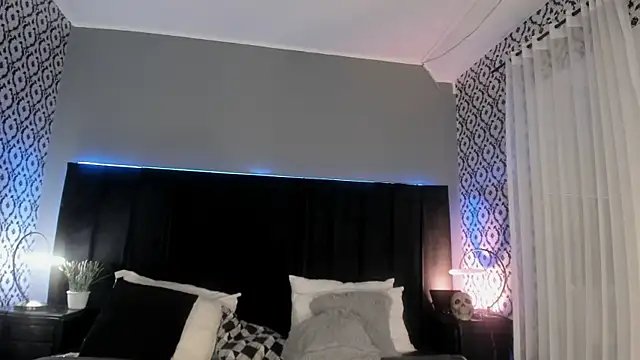 Adeelinee's cam snapshot