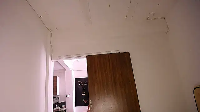 yselahot's cam snapshot