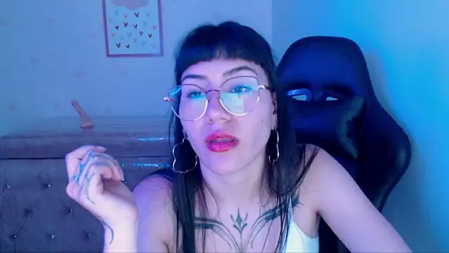 luciana_ch_2's cam snapshot