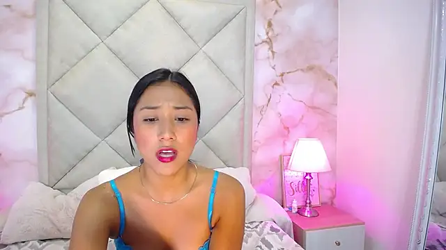 NinaBravura_'s cam snapshot