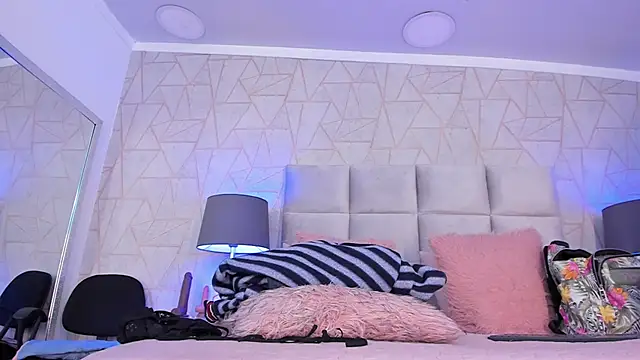 Yara_Bliss_'s cam snapshot