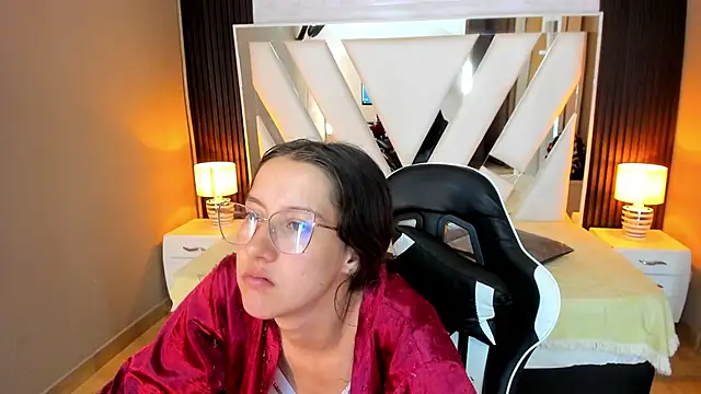 Linda4Petite's cam snapshot