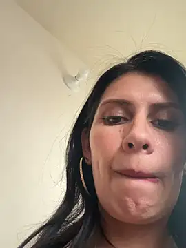 Alysson-- live sex cam