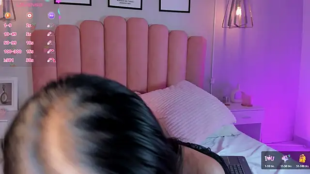 mara_swan_'s cam snapshot