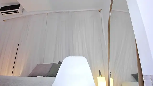 Petite_Lucie live sex cam