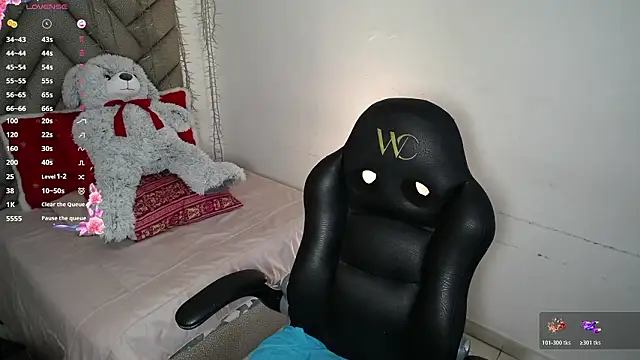 heluejamil's cam snapshot