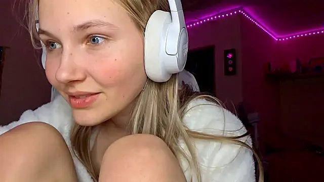 KarinRobertson live sex cam