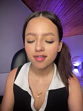 Sofia18_pinkk's cam snapshot