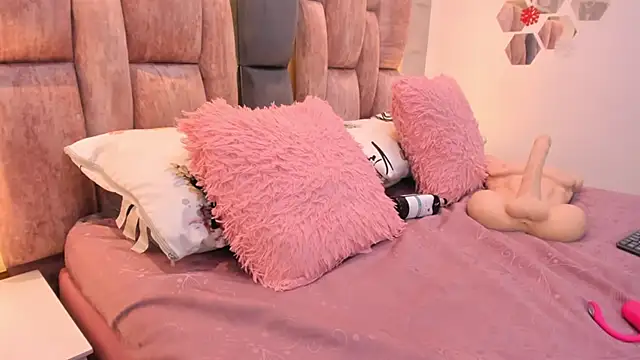 Charlotte_Ice1's cam snapshot