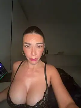 krissiswrld-'s cam snapshot