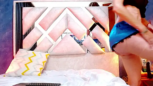 bella_volup's cam snapshot