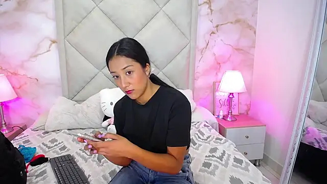 NinaBravura_'s cam snapshot