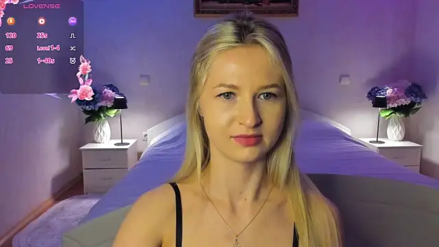 Julie_Blaze's cam snapshot