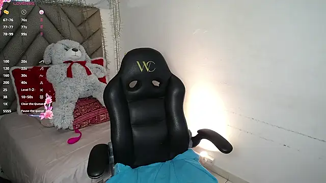 heluejamil's cam snapshot