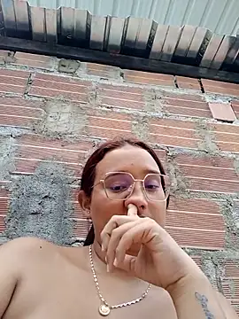 young_dairy01's cam snapshot