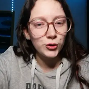 YoungLisaa18 live sex cam