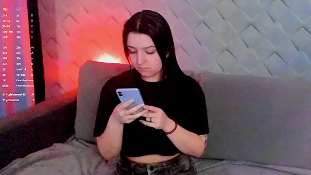 CrimsonBella's cam snapshot