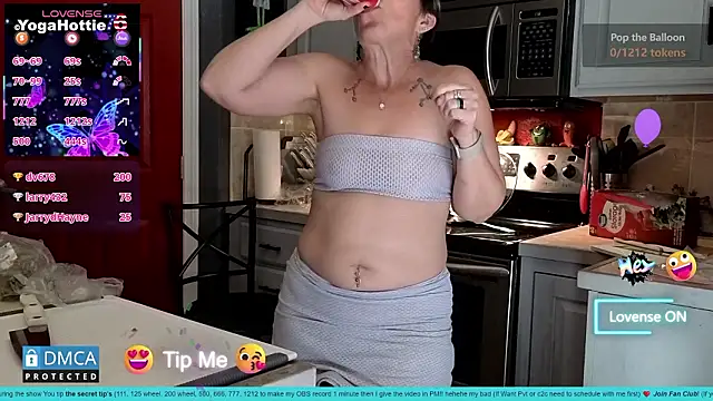 YogaHottie76's cam snapshot