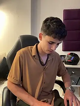 AdrianRinaldi live sex cam