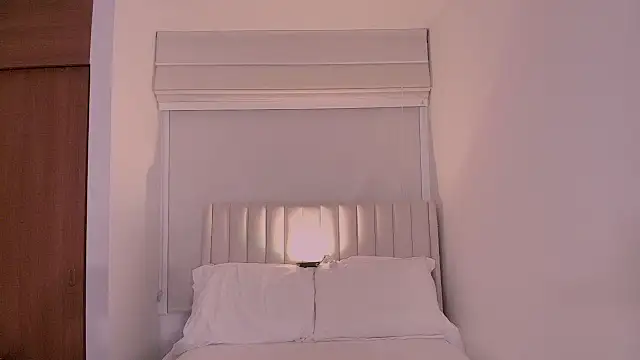 ArianaReynoldss's cam snapshot