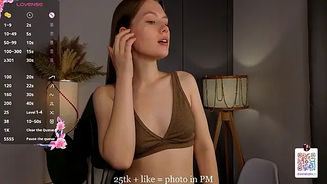 ShannaRois live sex cam