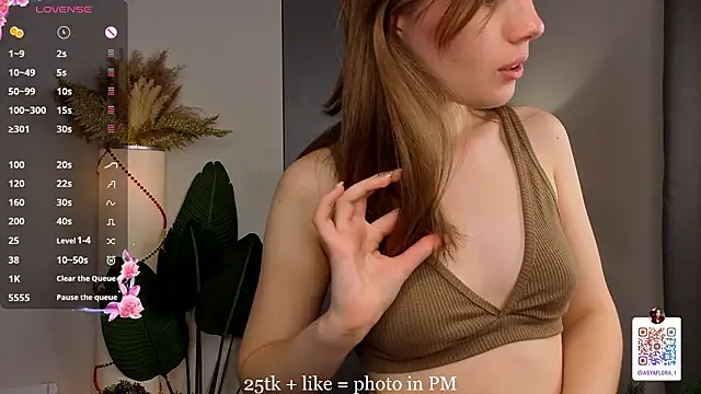 ShannaRois live sex cam