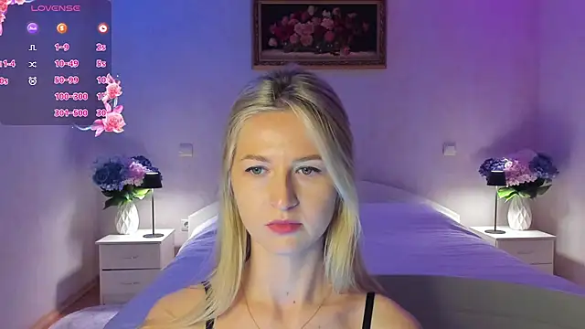 Julie_Blaze's cam snapshot