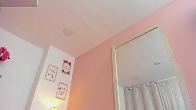 LauraRaider live sex cam