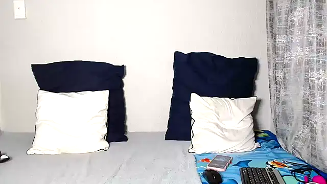 PetiteKay_18ZA's cam snapshot