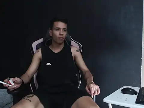 MaximoGrayy's cam snapshot