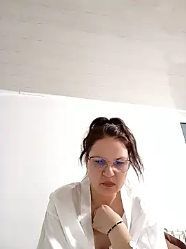 NikkyNatural live sex cam