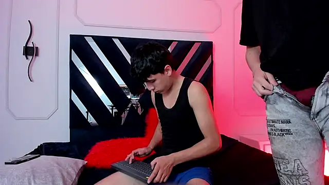 hoot_booys_'s cam snapshot