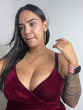 Sara-77 live sex cam