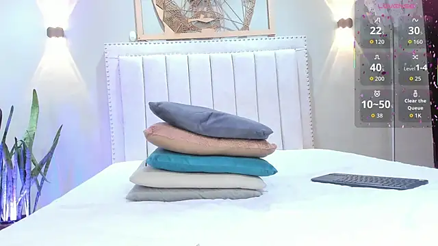 _LaraMom_'s cam snapshot