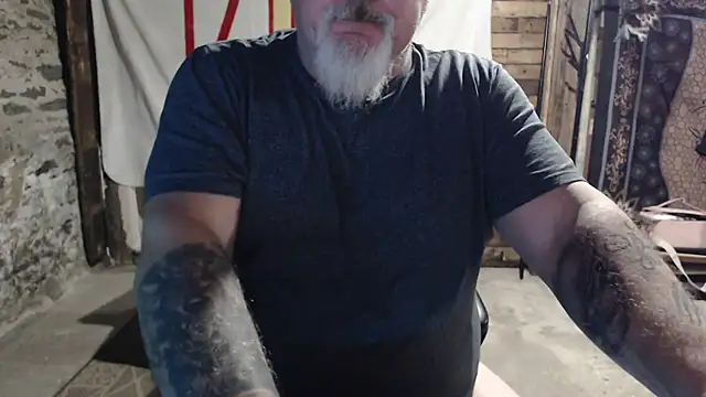 Newfiesausage1972's cam snapshot