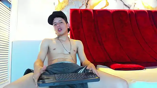 ESTEBAN_2102's cam snapshot