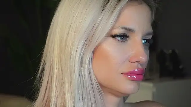 SweetBlondy35's cam snapshot