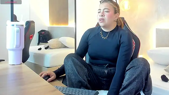 alma_fenix's cam snapshot